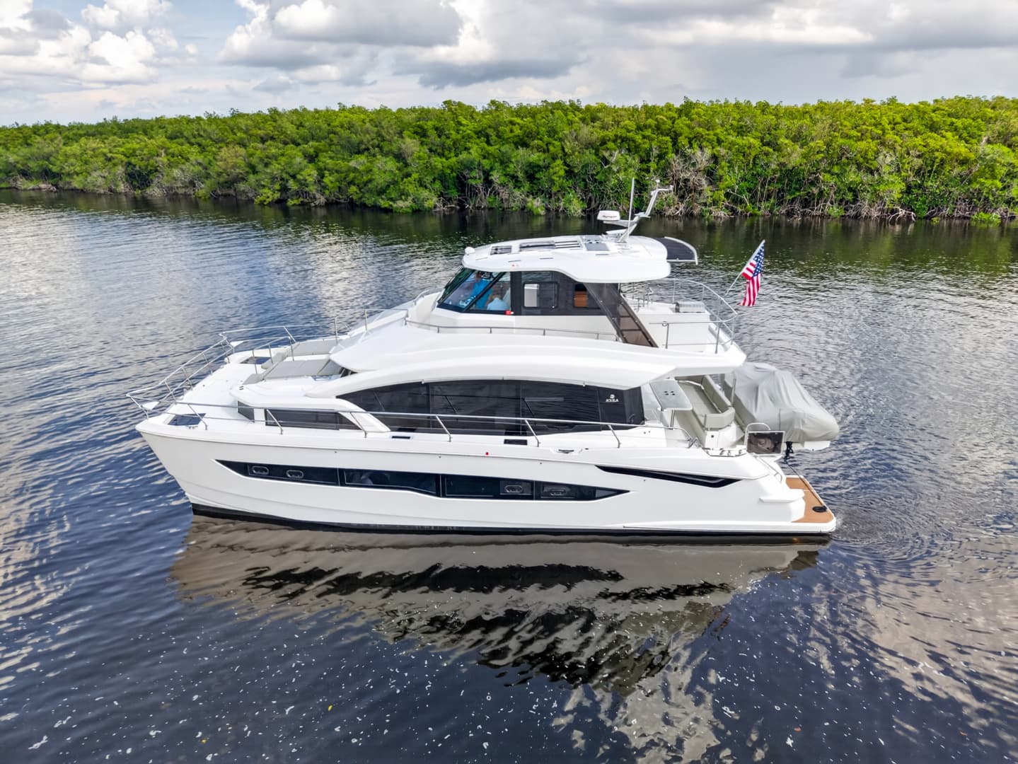 2025 Aquila 54 YACHT