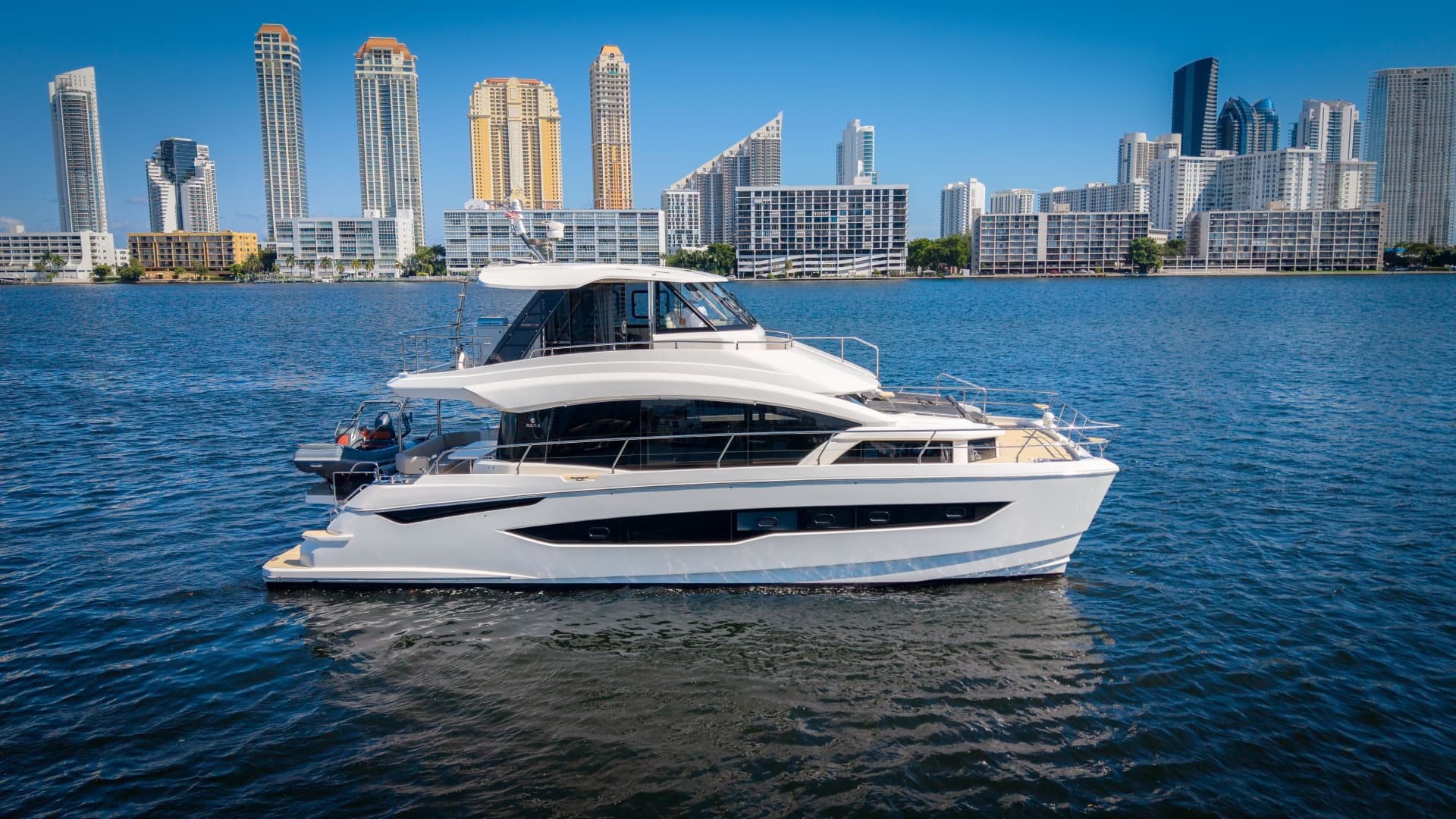 2025 Aquila 54 Yacht